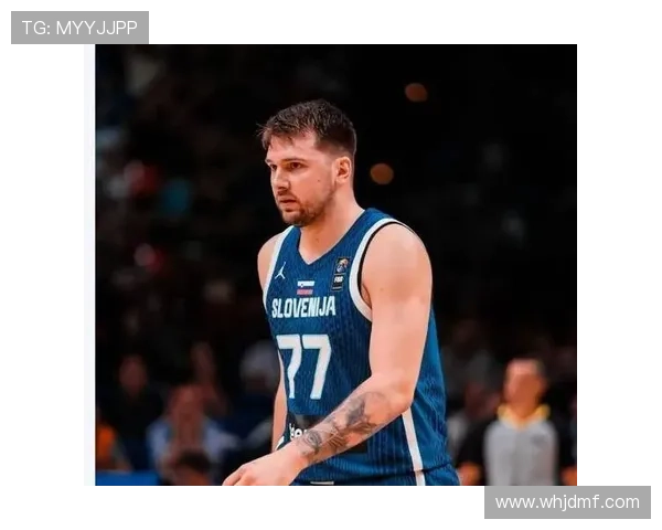 东契奇强硬突破制造犯规失衡抛投成功完成2+1精彩进攻