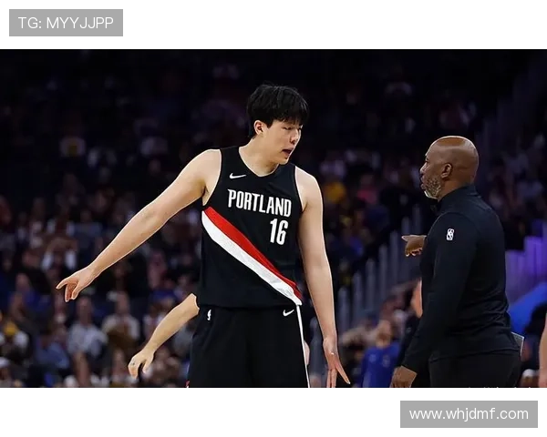 杨瀚森砍下10分4板5助3帽 开拓者轻取勇士大胜显实力